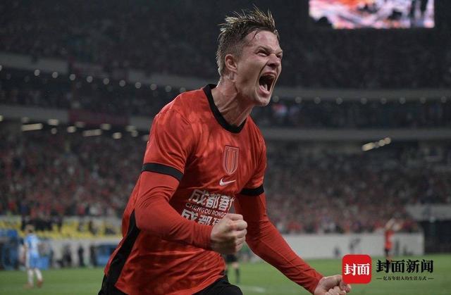 博鱼电竞体育-八连胜！成都蓉城主场3-0轻取河南