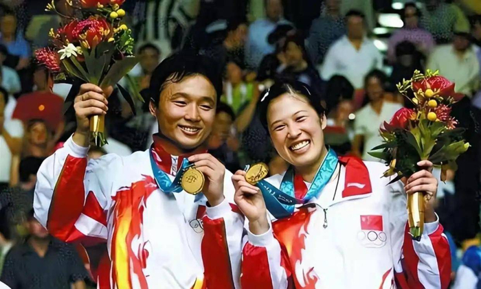 博鱼电竞体育-从奥运冠军到被立案调查，羽协主席张军最终还是没能顶住诱惑！|国羽|体育|运动员|羽毛球|荣誉_新浪新闻