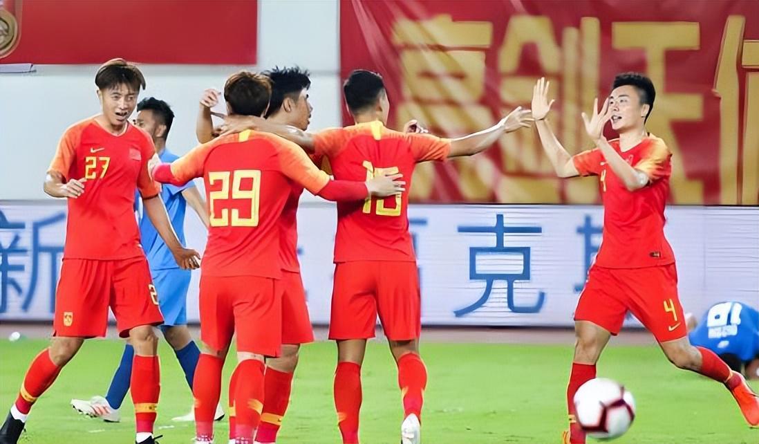 博鱼电竞中国-邵佳一在国足完败喀麦隆后，直接发声做出重要决定，赢得球迷点赞